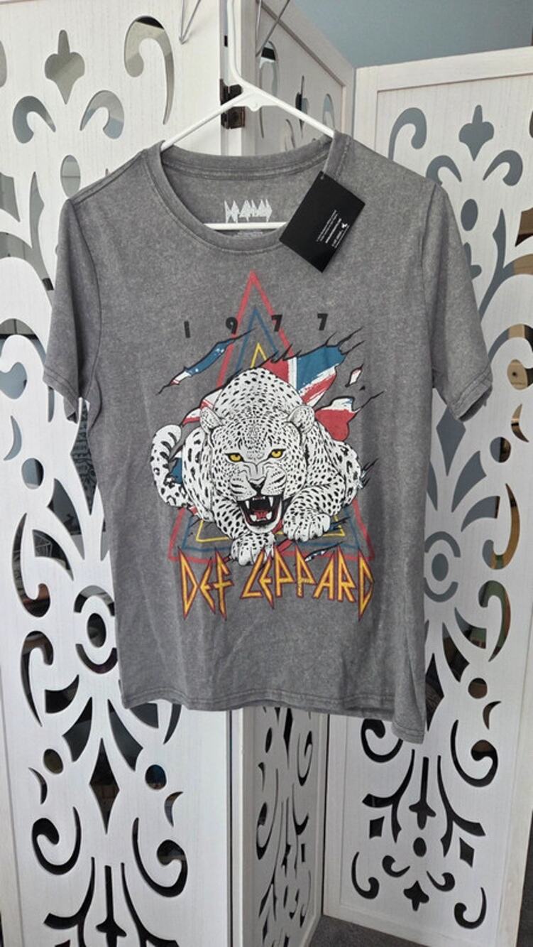 Def Leppard 1977 Atomic Mass Leopard Graphic Band Tee Gray Rock Shirt Small NWT